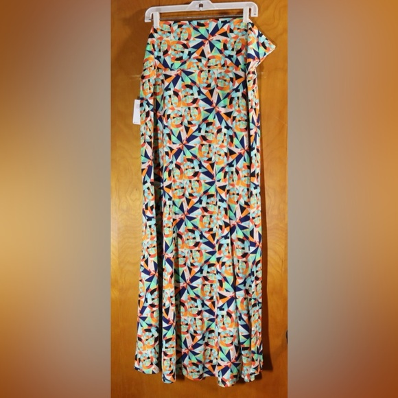 LuLaRoe Dresses & Skirts - LuLaRoe colorful skirt, size 3X
